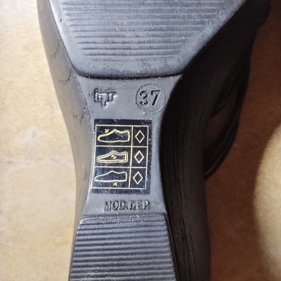 First Made In Italy Black Strappy Wedge Sandals Size 37 EUR - Picture 7 of 9